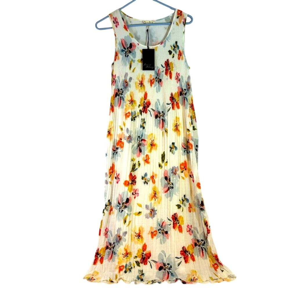 NWT June and Delancey Floral Maxi Dress Size Small DD0571